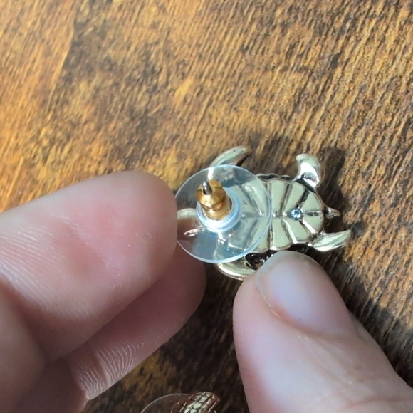 Betsey Johnson Turtle glass earrings - Picture 3 of 3